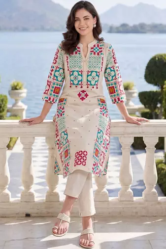 Women Ethnic Motifs Printed Regular Kurta with Trousers