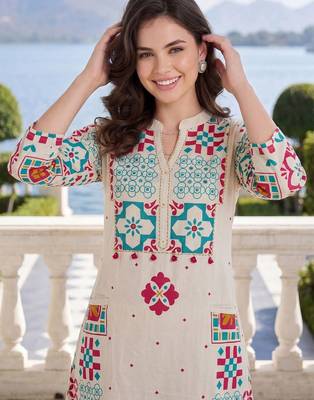 Women Ethnic Motifs Printed Regular Kurta with Trousers 3
