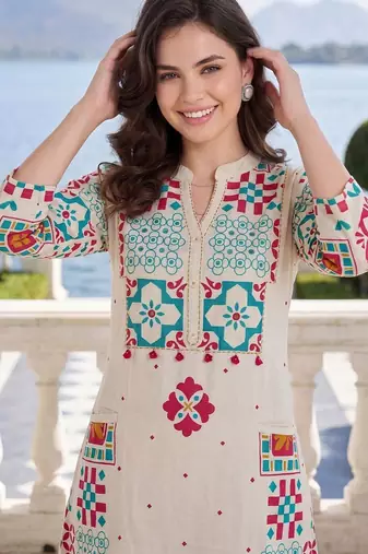 Women Ethnic Motifs Printed Regular Kurta with Trousers