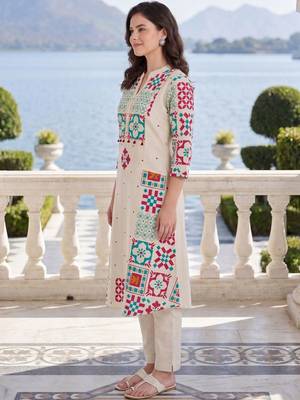 Women Ethnic Motifs Printed Regular Kurta with Trousers 4