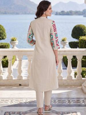 Women Ethnic Motifs Printed Regular Kurta with Trousers 5