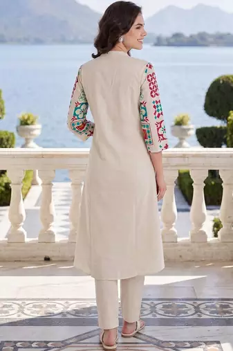 Women Ethnic Motifs Printed Regular Kurta with Trousers