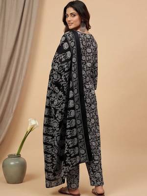 Women Ethnic Motifs Printed Regular Thread Work Kurta with Trousers & With Dupatta 3