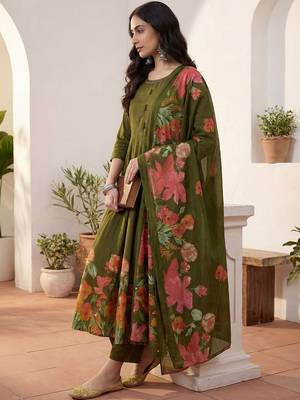 Women Floral Empire Thread Work Pure Cotton Kurta with Trousers & With Dupatta 1