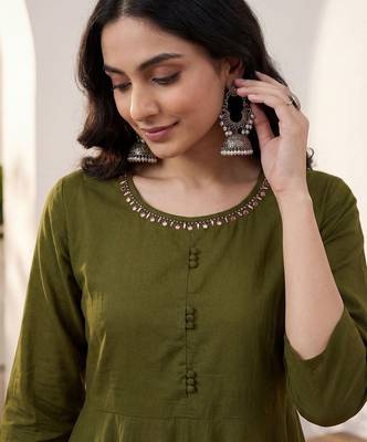 Women Floral Empire Thread Work Pure Cotton Kurta with Trousers & With Dupatta 2
