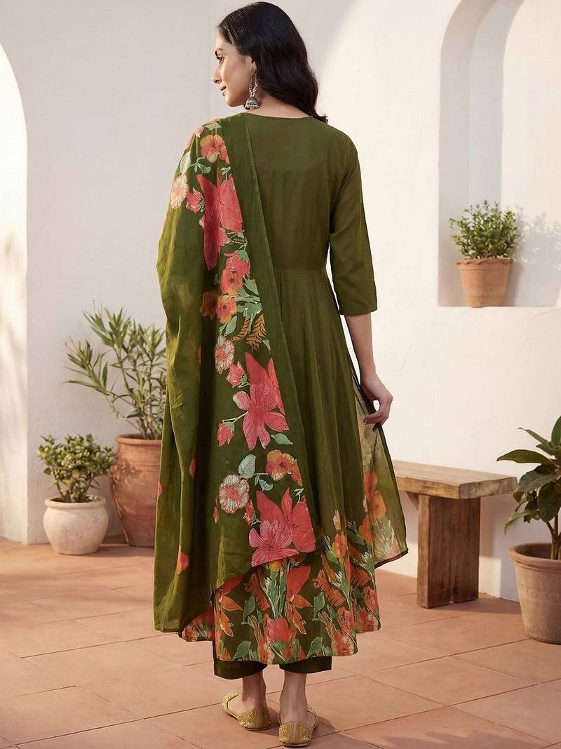 Women Floral Empire Thread Work Pure Cotton Kurta with Trousers & With Dupatta