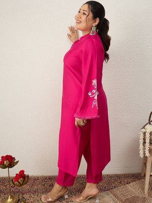 Plus Size Pink Embroidered Straight Kurta Trousers Set 3