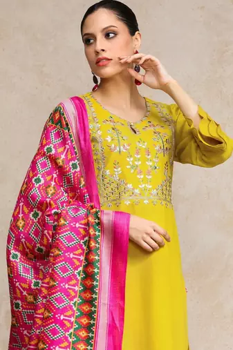 Women Yoke Design Regular Gotta Patti Pure Cotton Kurta with Trousers & With Dupatta