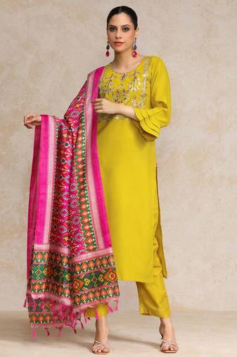 Women Yoke Design Regular Gotta Patti Pure Cotton Kurta with Trousers & With Dupatta