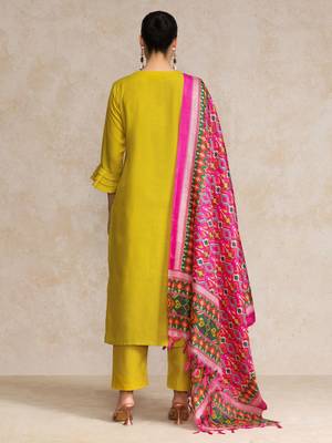 Women Yoke Design Regular Gotta Patti Pure Cotton Kurta with Trousers & With Dupatta 4