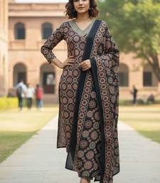 Women Ethnic Motifs Printed Regular Thread Work Pure Cotton Kurta with Trousers & With Dupatta