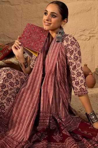 Women Floral Print Regular Pure Cotton Kurta with Trousers & With Dupatta