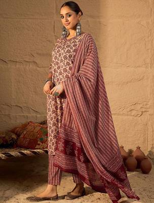 Women Floral Print Regular Pure Cotton Kurta with Trousers & With Dupatta 6