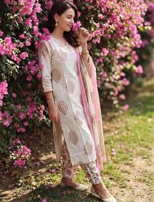 Women Floral Printed Regular Beads and Stones Pure Cotton Kurta with Salwar & With Dupatta 1