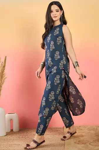 Floral Printed Round-Neck Kurta With Trousers