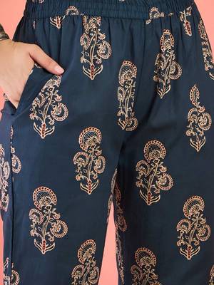 Floral Printed Round-Neck Kurta With Trousers 5