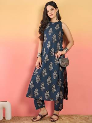 Floral Printed Round-Neck Kurta With Trousers 1