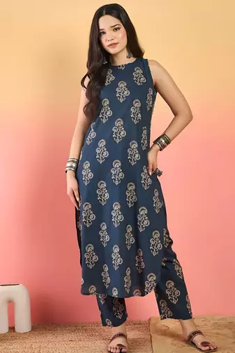Floral Printed Round-Neck Kurta With Trousers