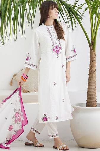 Women Floral Embroidered Regular Thread Work Pure Cotton Kurta with Trousers & With Dupatta