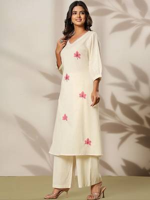 Women Ethnic Motifs Embroidered Regular Thread Work Kurta with Palazzos 1