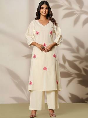 Women Ethnic Motifs Embroidered Regular Thread Work Kurta with Palazzos 3