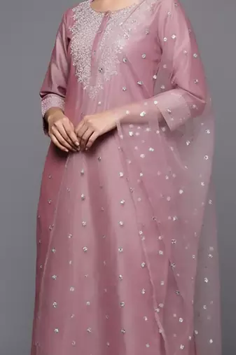 Women Floral Embroidered Regular Chanderi Silk Kurta with Trousers & With Dupatta