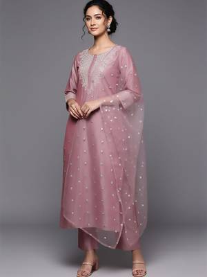 Women Floral Embroidered Regular Chanderi Silk Kurta with Trousers & With Dupatta 6