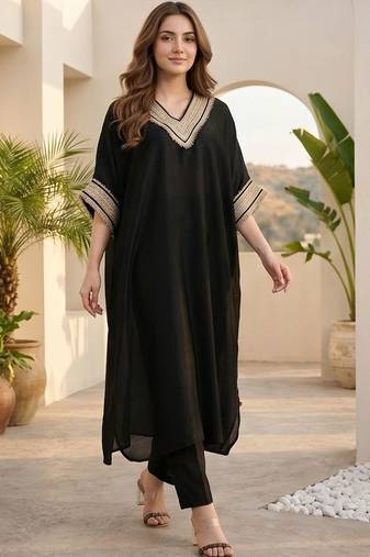 Women Yoke Design Regular Kurta with Trousers