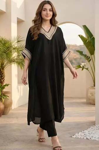 Women Yoke Design Regular Kurta with Trousers