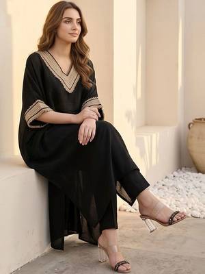 Women Yoke Design Regular Kurta with Trousers 7
