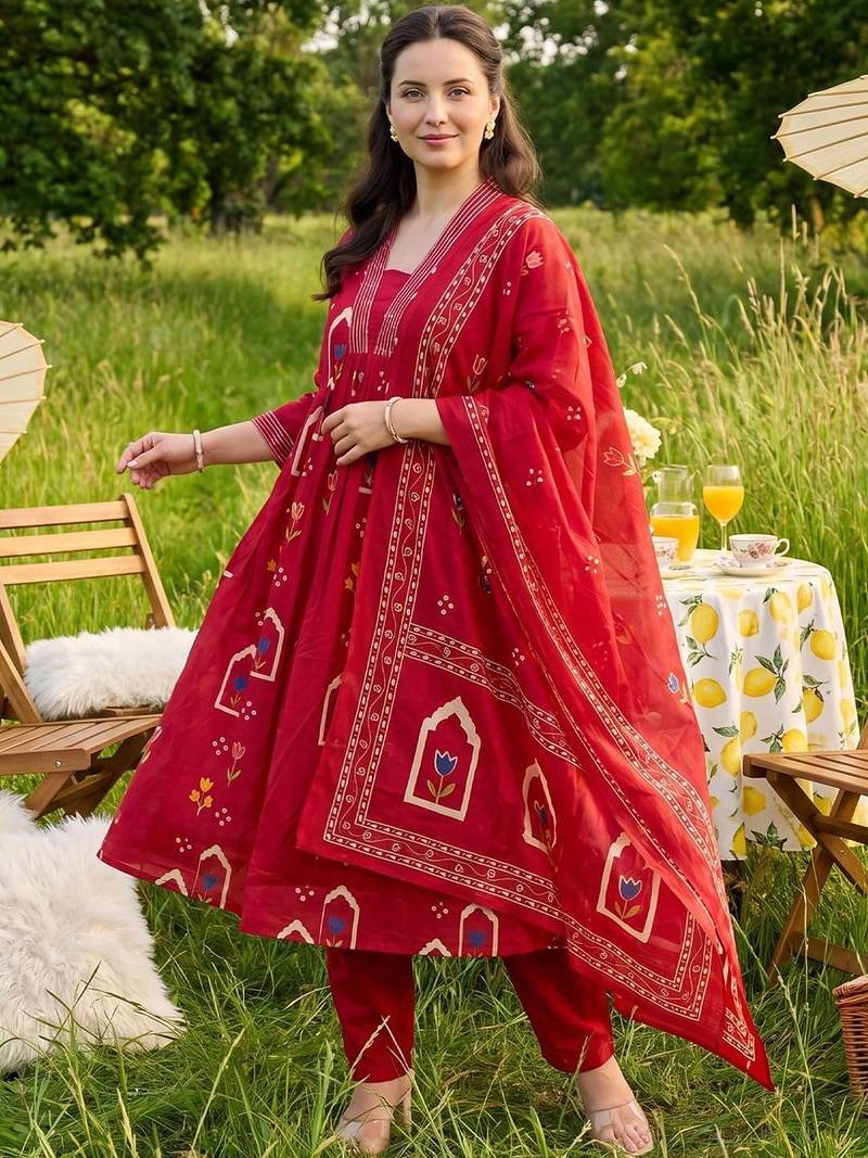 Women Floral Printed Empire Pure Cotton Kurta with Trousers & With Dupatta