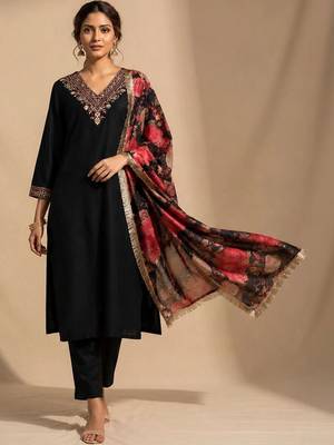 Floral Yoke Design V-Neck Straight Kurta With Trousers And Dupatta 1
