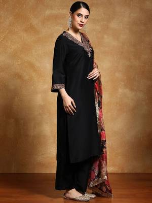 Floral Yoke Design V-Neck Straight Kurta With Trousers And Dupatta 3