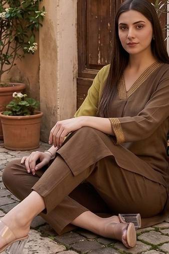 Women Regular Thread Work Kurta with Trousers