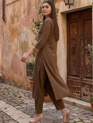 Women Regular Thread Work Kurta with Trousers 4