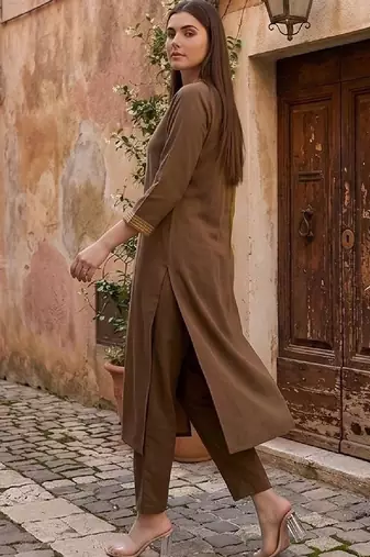 Women Regular Thread Work Kurta with Trousers