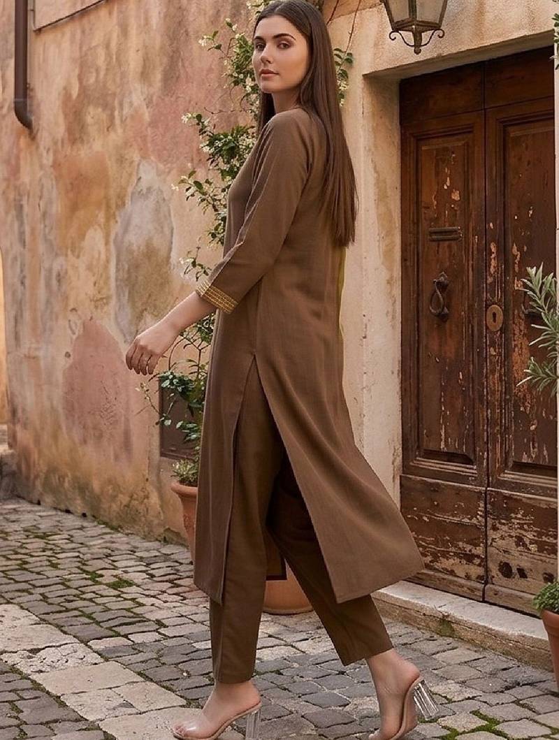 Women Regular Thread Work Kurta with Trousers