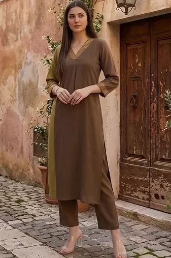 Women Regular Thread Work Kurta with Trousers