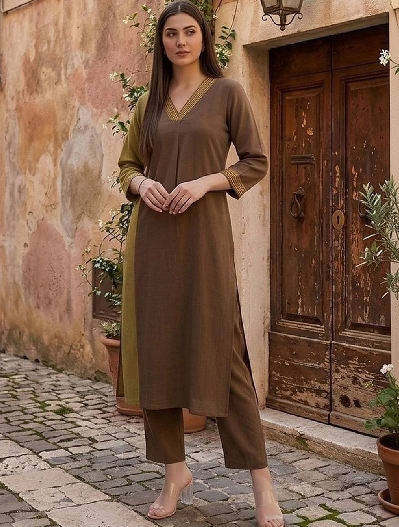 Women Regular Thread Work Kurta with Trousers