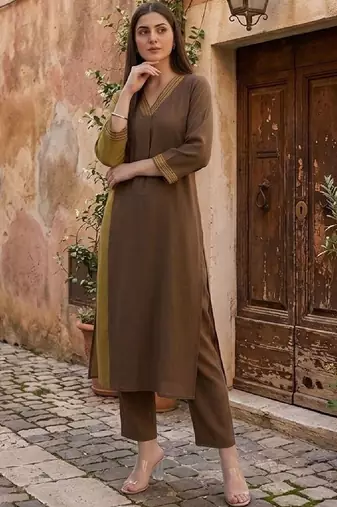 Women Regular Thread Work Kurta with Trousers
