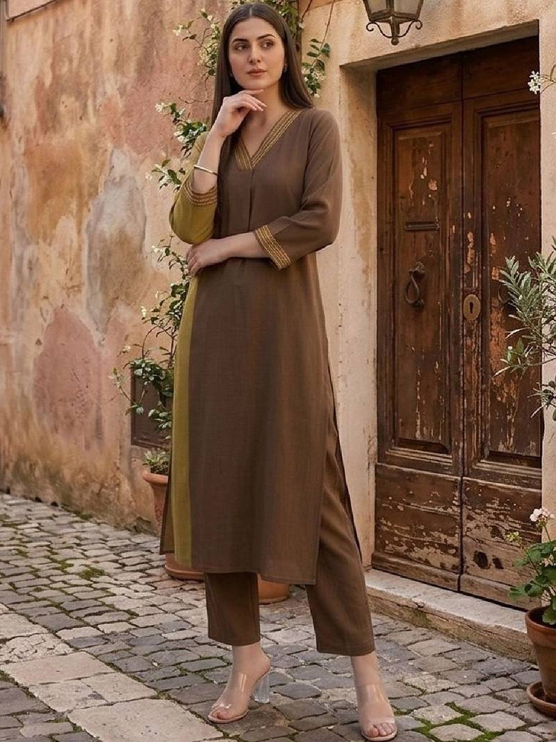 Women Regular Thread Work Kurta with Trousers