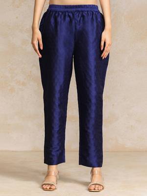 Women Regular Kurta with Trousers & With Dupatta 6