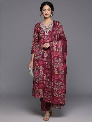 Women Floral Printed Regular Kurta with Trousers & With Dupatta 1