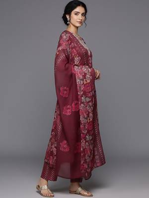 Women Floral Printed Regular Kurta with Trousers & With Dupatta 3