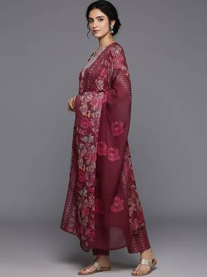 Women Floral Printed Regular Kurta with Trousers & With Dupatta 4
