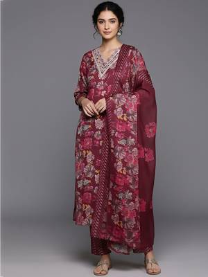 Women Floral Printed Regular Kurta with Trousers & With Dupatta 6