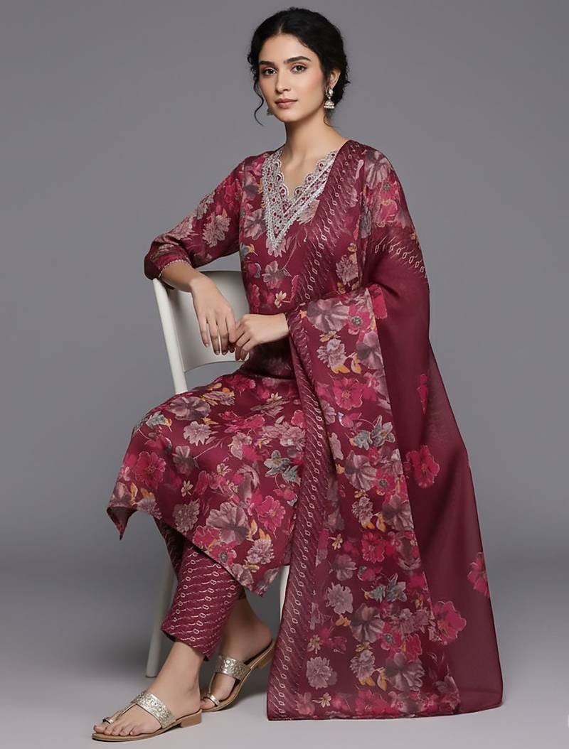 Women Floral Printed Regular Kurta with Trousers & With Dupatta