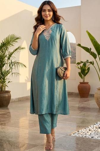 Women Yoke Design Regular Kurta with Trousers