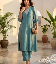 Women Yoke Design Regular Kurta with Trousers