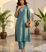 Women Yoke Design Regular Kurta with Trousers